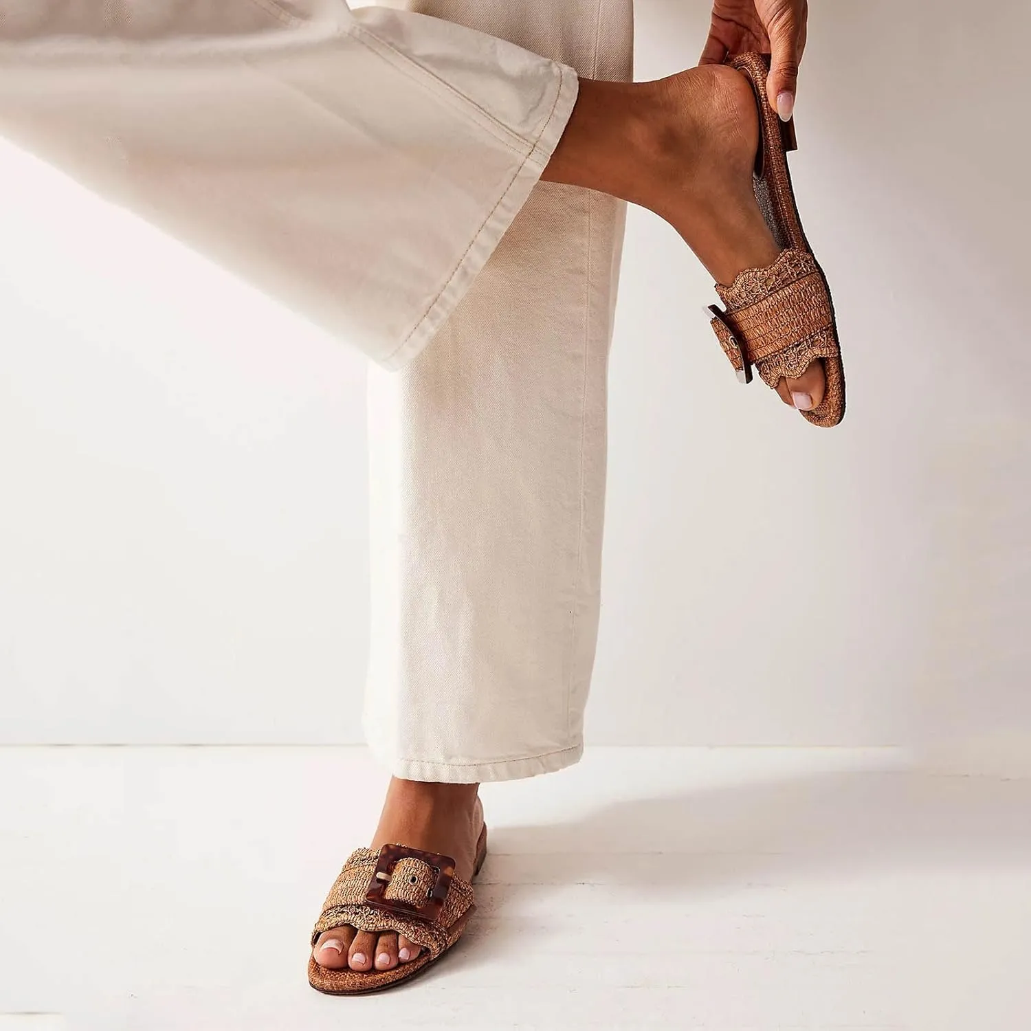 Raffia Sandals for Women Buckle Straw flats Woven Braided Rattan Slides Summer Beach Sandals Comfort Cute Shoes