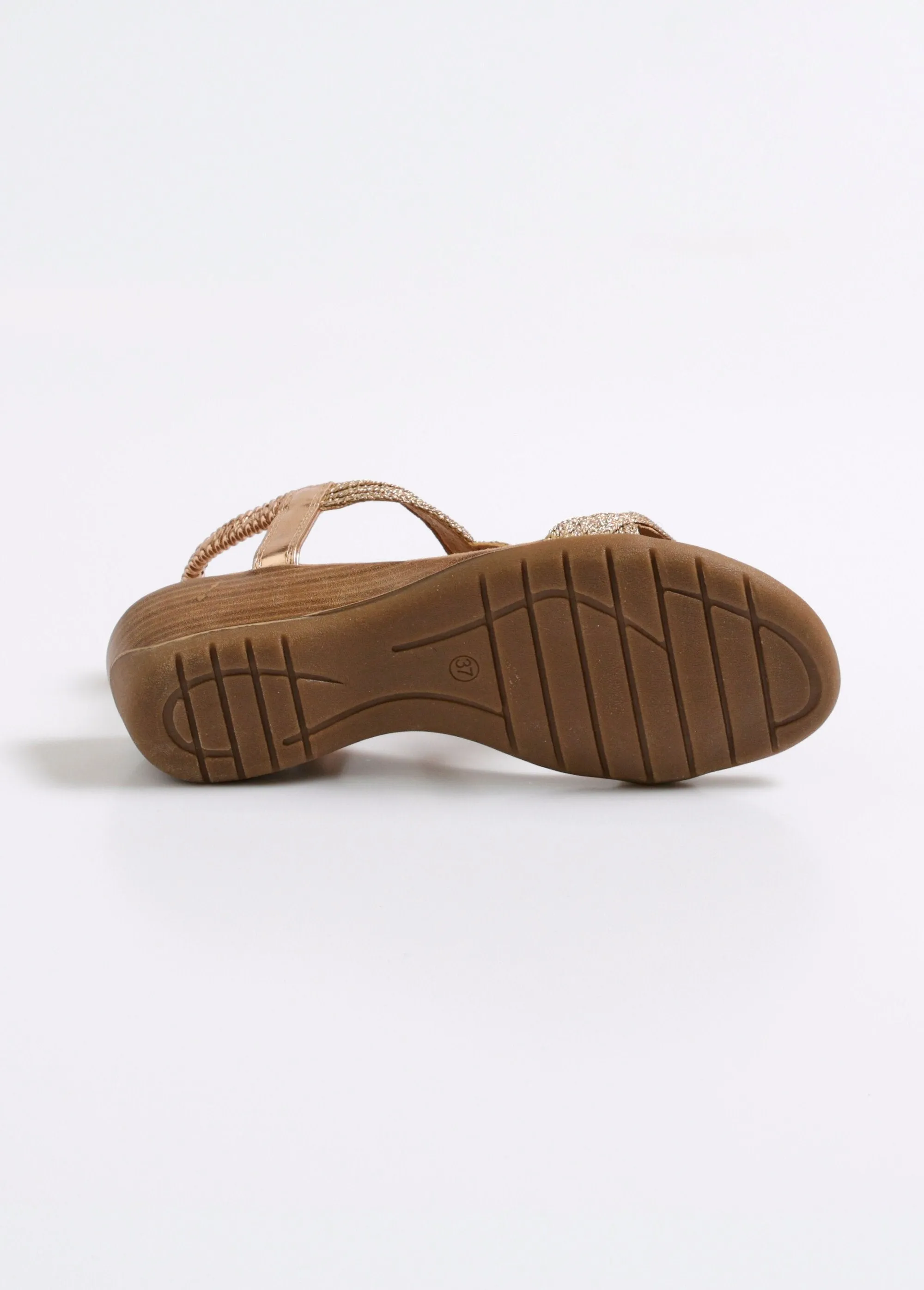 Wedge sandals with intertwined straps